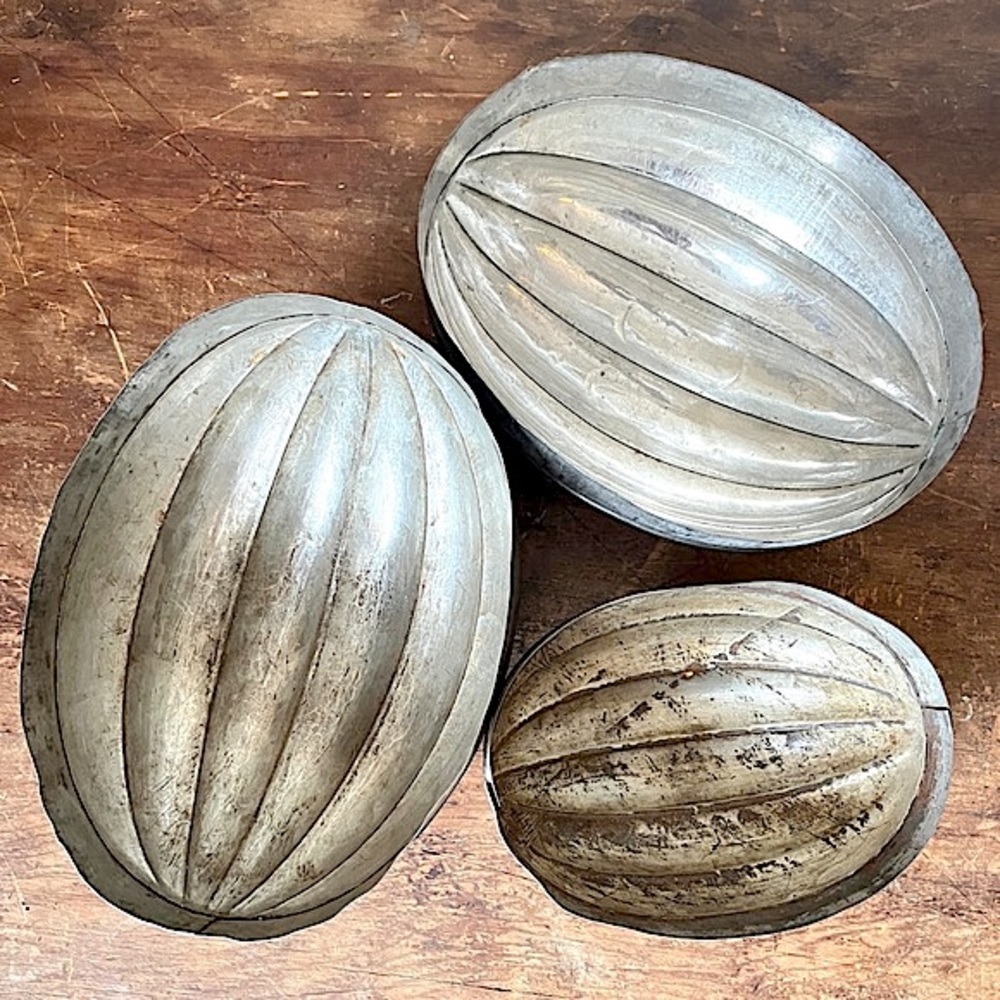 Antique Pudding Molds Nesting Melon Acorn Vintage Jello Cake Pan Kitchen Decor - Picture 5 of 6